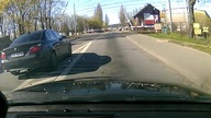 Gdynia: Idiota w BMW wjeżdża pod zamykający się szlaban