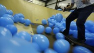 Skateboarding vs 5001 balon&oacute;w!