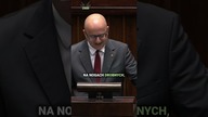 Matecki pojawił się w Sejmie.  Przywitały go owacje