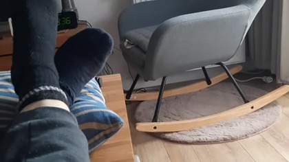 Luźne gatki przy kawie
