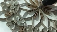 Jak rolki po papierze zmieniają się w dekorację?  DIY #shorts #kwiat #recykling #wianek #dekoracja