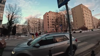 67 Pani ładna (720p 30fps AV1-48kbit AAC-polski)
