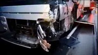 Zniszczony tramwaj po zderzeniu z autobusem