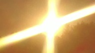 NIEZWYKŁE ZJAWISKO NA NIEBIE W POLSCE HOSTIA I KRZYŻ