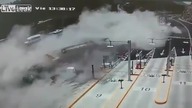 Wypadek ciężarówki transportującej stalowe pręty