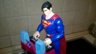 Superman plays his theme Theatrum Illuminatum