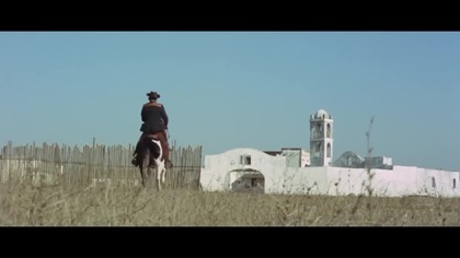 Na Dzikim Zachodzie ginie pewien Irlandczyk. Jego syn Jimmy wyrusza na poszukiwanie zabójców ojca, ale wpada w zasadzkę i również zostaje zabity. Django (lub Sartana, w zależności od wersji filmu) znajduje ciało Jimmiego, a przy nim list, który Jimmy otrzymał od swojej siostry Jessiki Dublin, zawiadamiający go o morderstwie ojca. Rewolwerowiec przywozi ciało do miasta, poznaje piękną rudowłosą i jej wiernego sługę (który jest biegłym weterynarzem i nożownikiem, jak się później okaże) i wyrusza, by zemścić się na zabójcach. Nie będzie to łatwe zadanie. Jessicę uprowadza tajemnicza postać, od której wszystko się zaczęło. 