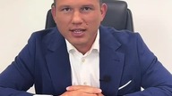  MENTZEN ROZDAJE PIENIĄDZE
