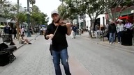 Muzyczny grajek - uliczny performance cz 2