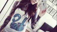 Monami Frost wydziarana laska