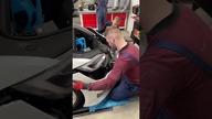 Wymiana znaczka Tesli w mojej pierwszej Tesli Model S