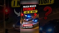 Radiowóz odpala sygnały i czeka.  Przypadek czy test kierowcy?  #policja #droga #shorts