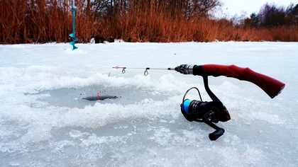 30 cm lodu, dwa jeziora i znowu NIC?!  Grill na środku jeziora
