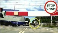 Przejechał hulajnogą tuż przed pociągiem #1175 Wasze Filmy