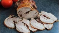 Pieczeń z indyka faszerowana suszonymi pomidorami idealna na kanapki
