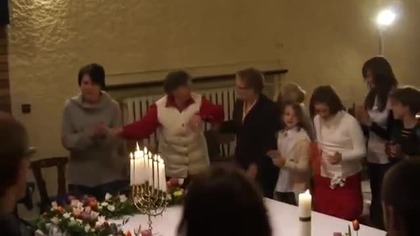 Taniec na zakończenie "żydowskiej eucharystii" w sekcie "droga neokatechumenatu"