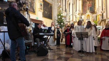 Kolęda Gore gwiazda Jezusowi.  Frg.  koncertu scholi Aniołki z Markuszowa z dn.  6. 01. 2026 r.
