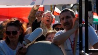 Zwolennicy PiS kontra opozycja.  Siódma rocznica smoleńska.