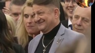 EMERYT WYWALIŁ TUSKOWI PROSTO W TWARZ, KLAKIERZY NIE BYLI ZADOWOLENI