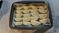Świetny przepis na rodzinny obiad , pierożki z mięsem mielonym i ciasto Francuskie .  Łatwy przepis .