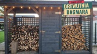 Drewutnia z magazynkiem narzędziowym.