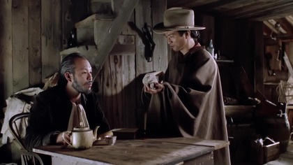 Akcja filmu rozgrywa się w czasach amerykańskiej gorączki złota. Lalu, młoda i piękna Chinka, zostaje sprzedana przez swego ojca handlarzowi kobiet. Nabywa do niej prawa okrutny Chińczyk, Hong King. Chce zrobić z Lalu prostytutkę. Dziewczyna nie daje się zniewolić swemu panu. Po jej stronie staje biały mężczyzna Charlie Bemis, partner Hong Kinga w interesach.