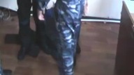 Znęcanie się policji rosyjskiej nad zatrzymanym
