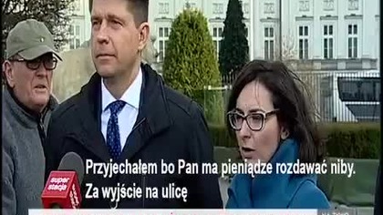 Ryszard Petru rozdaje kase