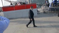 Prezydent Andrzej Duda wita się z ludźmi na placu Piłsudskiego w Warszawie.  10. 04. 2018.