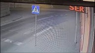 Crysler wpadł do Kłodawki.  Tak kierujący alfą romeo wymusił pierwszeństwo