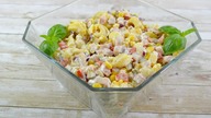 Sałatka z tortellini i wędzonym kurczakiem - Jak zrobić - Smakowite Dania