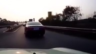 Idiota w BMW powoduje wypadek i ucieka z miejsca zdarzenia