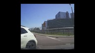 Człowiek jedzie sobie spokojnie