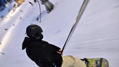 Snowboard.  Jazda na orczyku jest pronsta (wyciąg orczykowy, drążek między nogi)