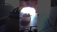 MOTOCYKL VS AUTO VS WĄSKI TUNEL #shorts