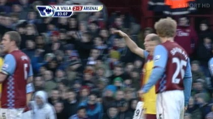 Premier League sezon 2010/2011 Aston Villa - Arsenal Londyn INTERWENCJA Fabiańskiego nr.  2