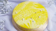Tort mirror glaze o smaku mango Przepis na lustrzaną polewę krok po kroku