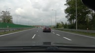 Idiota na S52 zmienia koło na lewym pasie