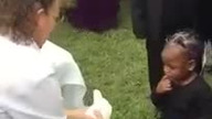 Wypuszczenie gołębi na pogrzebie nie idzie zgodnie z planem