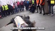 29. 03. 2023r GORĄCO PRZED SIEDZIBĄ UE W WARSZAWIE