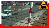 Zderzenie auta dostawczego z pociągiem!!! #2 Bezpiecznie na Torach