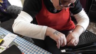 2024.05.07 - 3z3 - Ewka wkłada klawisz w klawiaturę laptopa