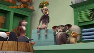 Pingwiny z Madagaskaru - SE01E02 Permanentna Inwigilacja - Korona Za Rozum