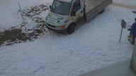 Robotnik poszedł wyrzucić gruz a tu ZIMA 