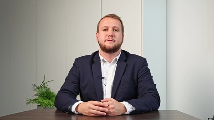 Bank zaproponował Ci ugodę metodą KNF, ale bez konkretnych kwot? Dostałeś symulację z banku wraz z tabelami i nic z tego nie rozumiesz? Na czym ogólnie polega ugoda metodą KNF? W kolejnym odcinku z serii o ugodach apl. radc. Paweł Wawrzyniak odpowie na powyższe pytania! Zachęcamy do oglądania!

WWW: https://www.pledziewicz.pl/
E-mail: biuro@pledziewicz.pl
Telefon: +48 534 556 515

Facebook:
https://www.facebook.com/pledziewicz
Twitter:
https://twitter.com/K_Pledziewicz
LinkedIn:
https://www.linkedin.com/company/pledziewicz-kancelaria
YouTube:
https://www.youtube.com/channel/UCsSAFOe_kF8GxhDr7uhOOoQ
Instagram:
https://www.instagram.com/pledziewiczkancelaria/
TikTok:
https://www.tiktok.com/@pledziewicz_kancelaria?langpl-PL