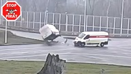 Zderzenie na rondzie z pniakiem w Lublinie.  STOP PIRAT