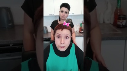 Kto go ugryzł w ucho?  #shorts #humor