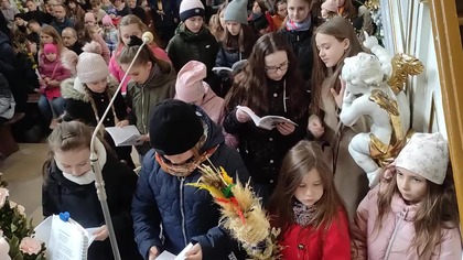 Chwalę Ciebie Panie - pieśń w wykonaniu scholi Aniołki z Markuszowa