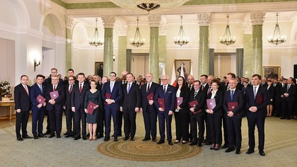 Aktualności Rzeczpospolita i swiat na 31. 10. 7528r w Radio Sławenia