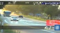Bez Trzymanki: Przejechał na jednym kole przed radiowozem z kamerą